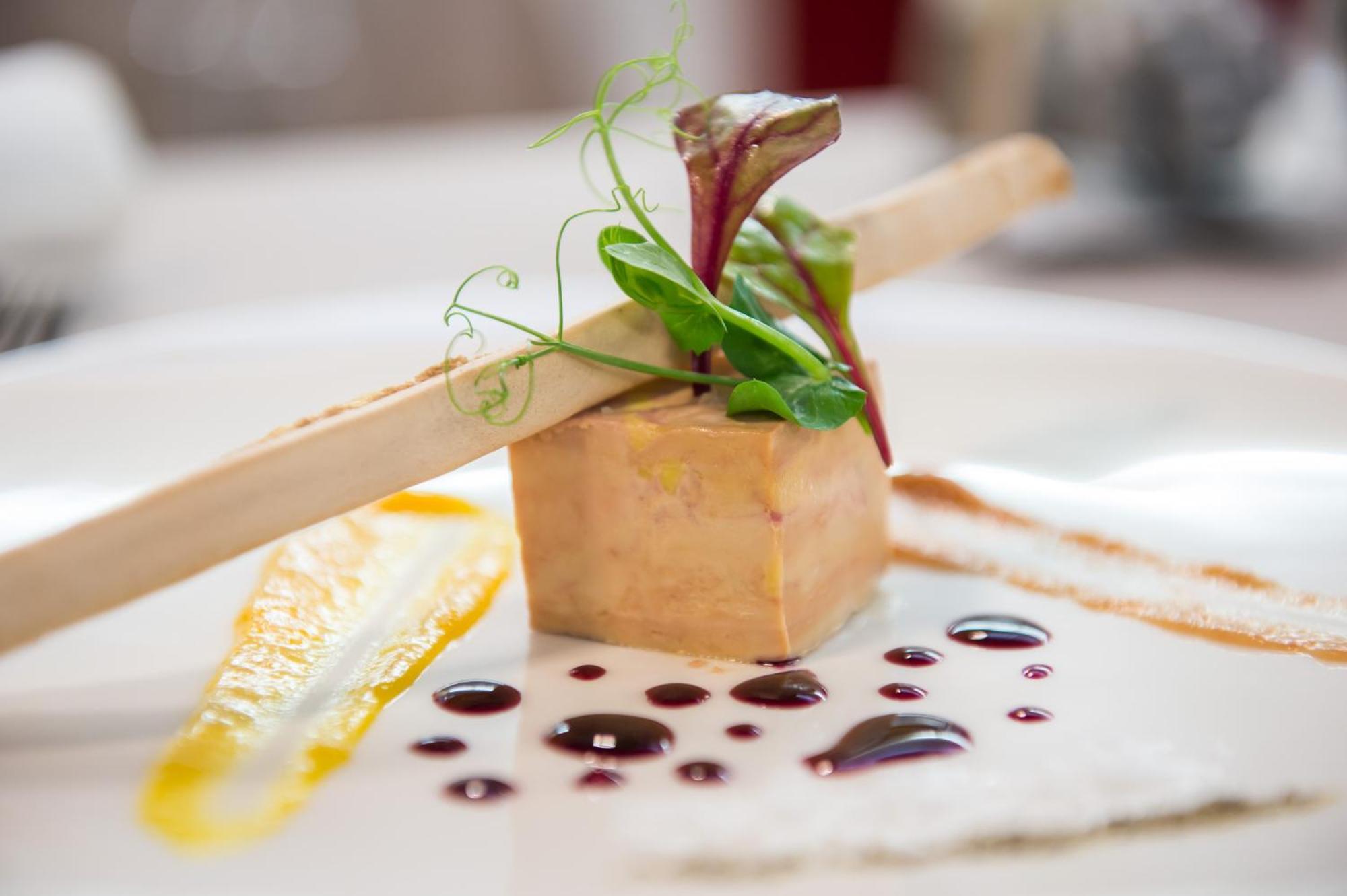Clessé Hotel-Restaurant Le Chateau De Besseuil, Macon Nord - Teritoria מראה חיצוני תמונה